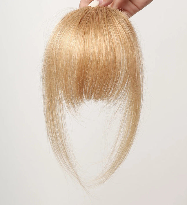 Toupet frange en cheveux naturels blonds pour un style chic et tendance discret.