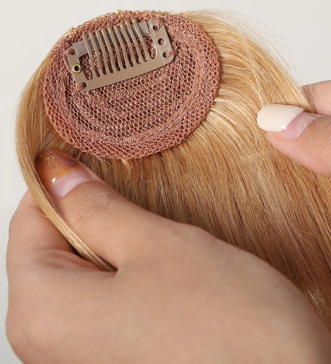 Toupet frange en cheveux naturels blonds avec clip pour une fixation facile et discrète.