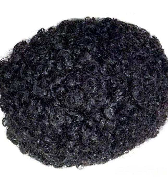 Toupet pour homme en cheveux naturels avec boucles serrées pour un style afro élégant.