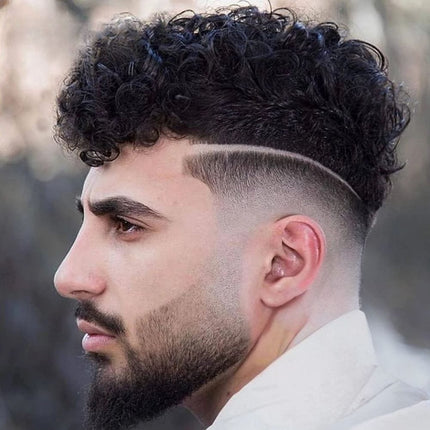 Toupet homme en cheveux naturels bouclés pour style moderne et tendance.