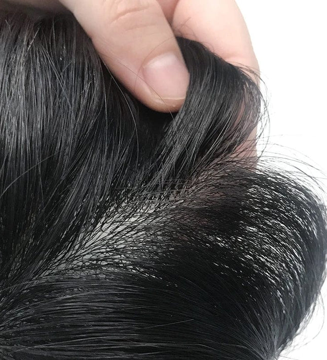 Toupet adhésif pour homme en cheveux naturels noirs avec finition réaliste et discrète.